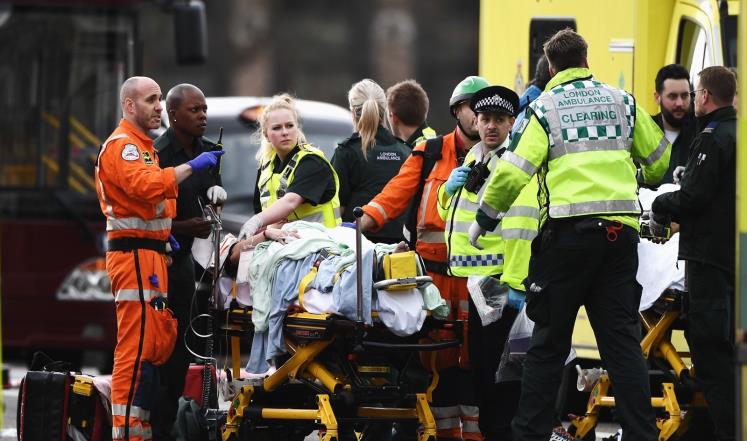 أحد المصابين جراء عملية الدعس قرب مبنى البرلمان وسط لندن (غيتي)