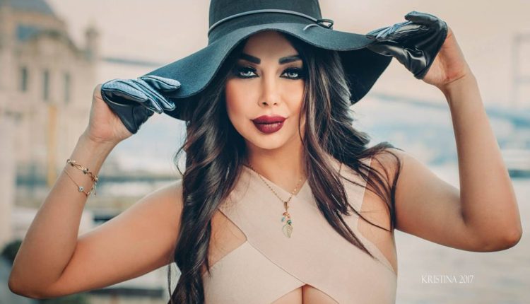 رولا يموت في إطلالة مثيرة