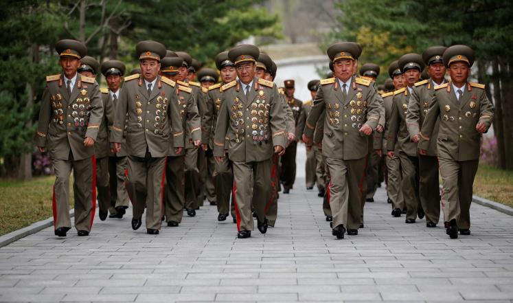 قادة عسكريون يزورون مكان ولادة كيم إيل سونغ مؤسس كوريا الشمالية (رويترز)