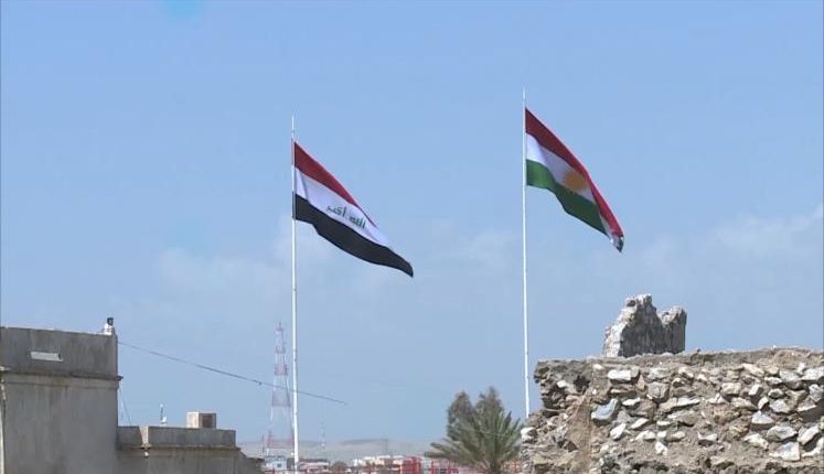 البرلمان العراقي رفض السبت رفع العلم الكردي إلى جانب العراقي في محافظة كركوك (الجزيرة)