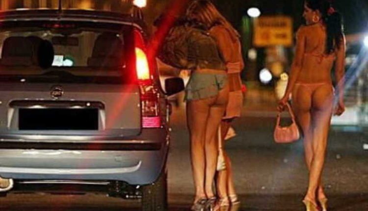 هكذا يتمّ استغلال الفتيات بالقوّة.. ممارسة الجنس مقابل خدمات أخرى !