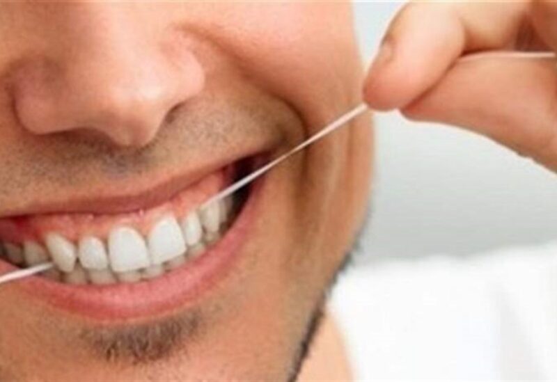 زيارة طبيب أسنان وأخصائي صحة الأسنان كل ستة أشهر على الأقل