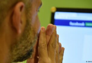 ابتزاز فتاة