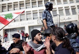 وقفة احتجاجية امام مصرف لبنان