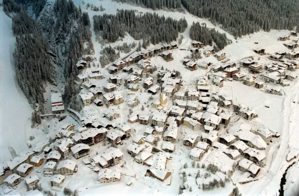 منتجع "إيشغل" للتزلج في النمسا الذي كان سبب لإنتشار فيروس كورونا في أوروبا