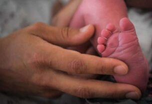صورة أرشيفية لرضيع