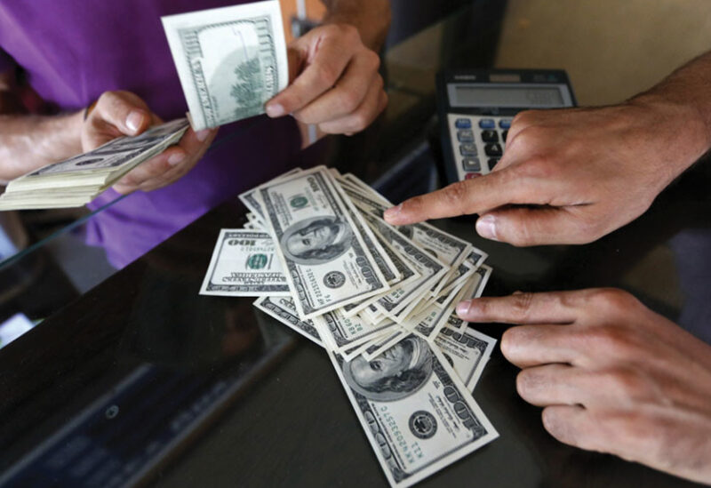 سعر صرف الدولار في السوق السوداء مازال يسجل ارتفاعا