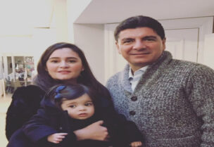 السيدة حسناء الحريري إلى جانب زوجها الشيخ بهاء الحريري وطفلتهما
