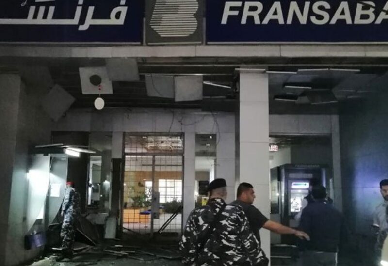 رمي القنبلة على فرع “فرنسبنك” في صيدا