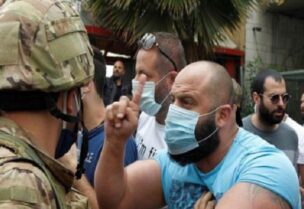 ضاق اللبنانيون ذرعا من تردي الأوضاع المعيشية في بلادهم