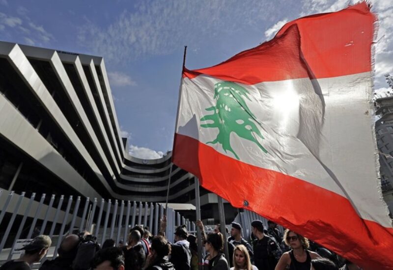 لبنان على شفير الانهيار