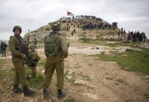 قوات الاحتلال الإسرائيلية تعتقل 33 فلسطينيا بينهم سيدتان وطفلة