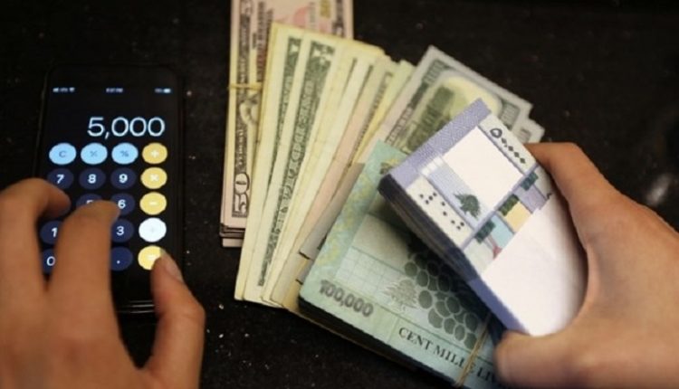 السوق السوداء لبيع الدولار تنتعش من جديد
