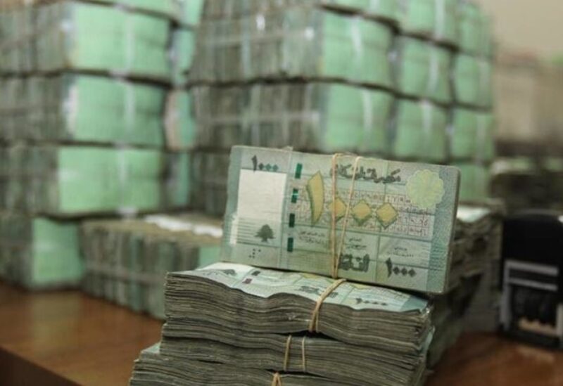 بعد وصول الدولار إلى عتبة 4000 ليرة.. كيف أصبحت رواتب الموظفين
