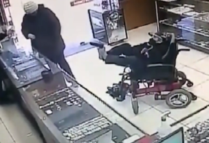 مراهق “أصم ومشلول” يحاول سرقة متجر مجوهرات