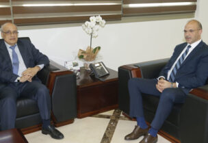 وزير الصحة حمد حسن ونقيب الاطباء شرف ابو شرف