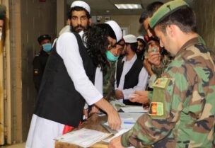 الحكومة الافغانية تفرج عن مئات الأسرى من طالبان