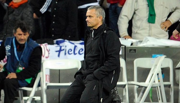 المدرب البرتغالي خلال مباراة ريال مدريد وبايرن عام 2012