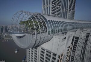 الممر الزجاجي استغرق بناؤه 6 سنوات