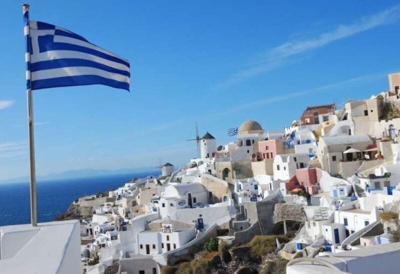 اليونان تبدأ استقبال السياح