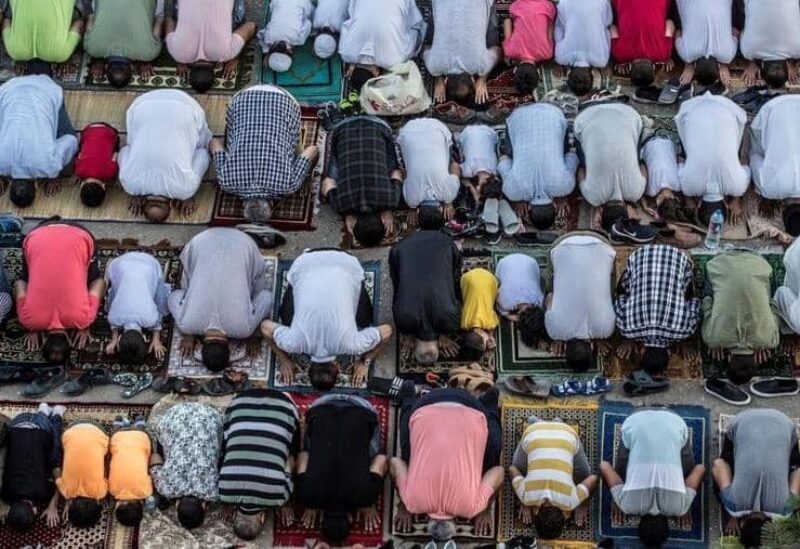 صورة أرشيفية لصلاة العيد في مصر