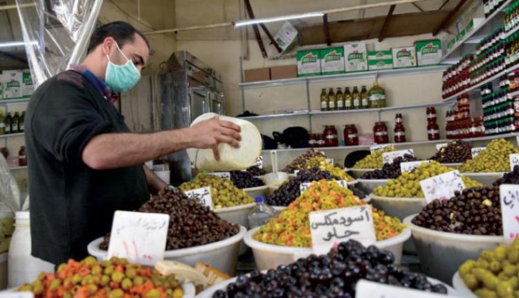 قلق في دمشق من أزمة دواء وغذاء بعد تدهور الليرة