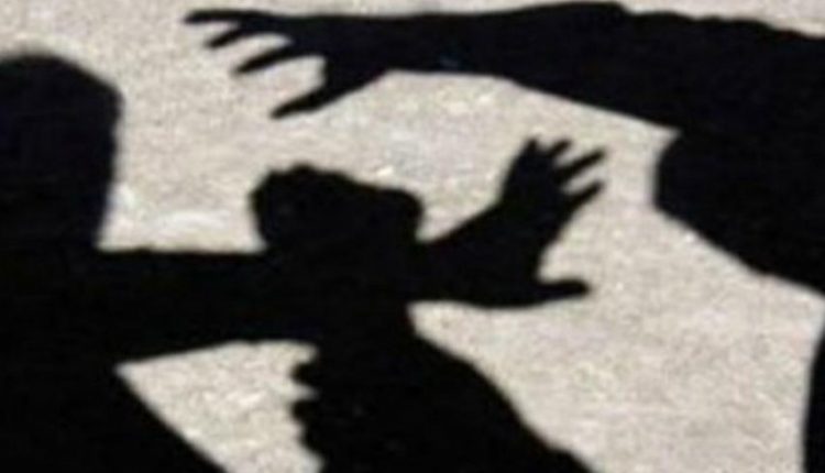 شبان في البقاع يعتدون على طفل بالضرب والتحرش الجنسي (تعبيرية)
