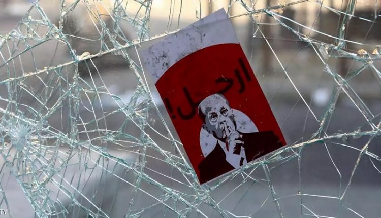 مطالبات تدعو إلى رحيل ميشال عون