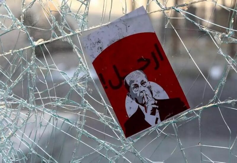 مطالبات تدعو إلى رحيل ميشال عون