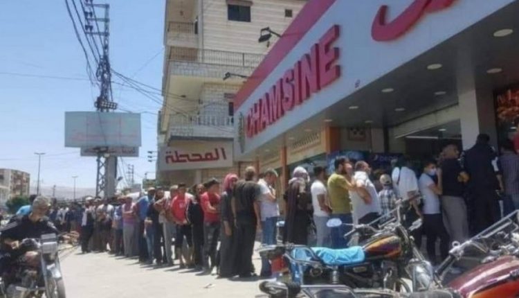 طوابير اللبنانيين امام الافران