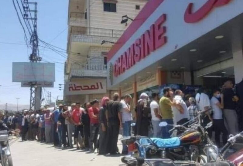 طوابير اللبنانيين امام الافران