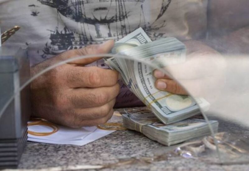لبنان – إسرائيل توجه تحذيراً عاماً للصرافين التابعين لحزب الله وتكشف عن أسماء بارزة