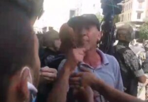 اعتداء فريق الميادين على الصحافية "أسرار شبارو"