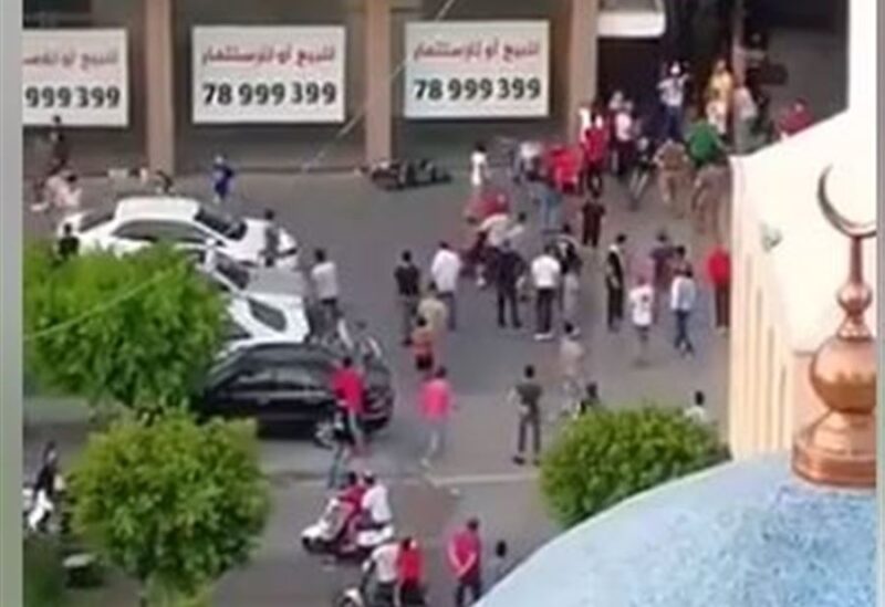 اطلاق النار بالهواء على المحتجين في طرابلس