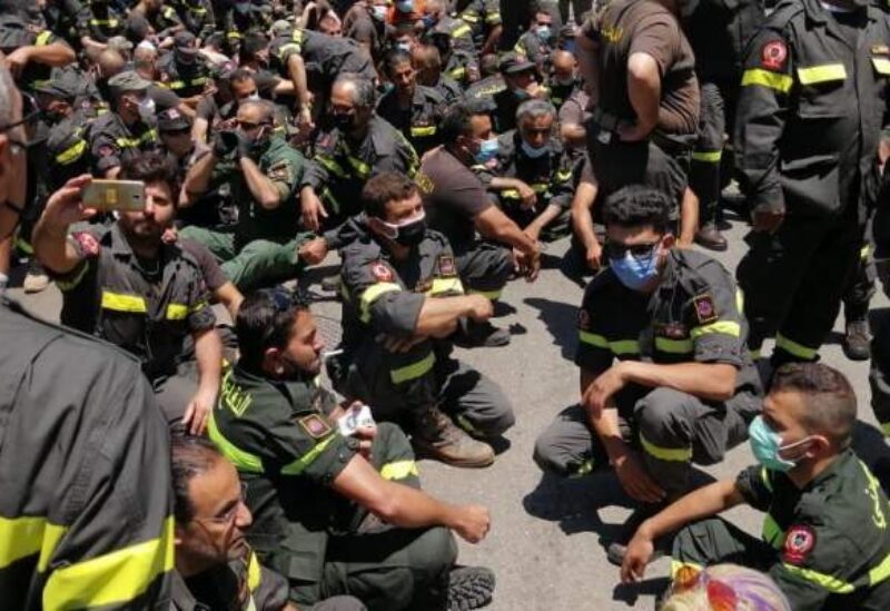 عناصر الدفاع المدني