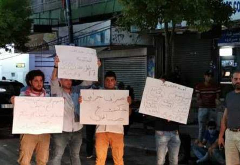 تجمع ثوار صيدا احتجاجاً على الوضع المعيشي