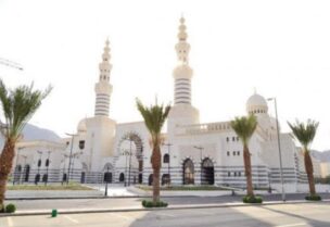 إعادة فتح مساجد مكة بعد إغلاق 3 شهور