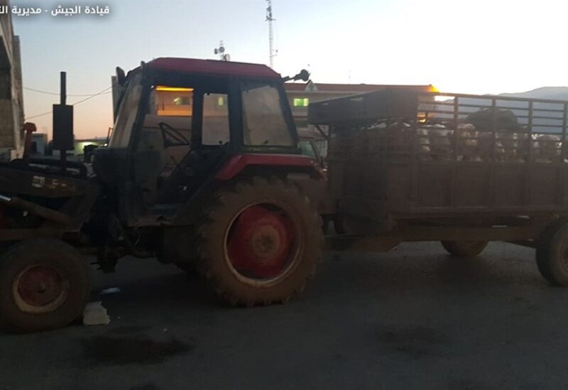 الجيش: ضبط جرّار زراعيّ وكمية من البطاطا المعدّة للتهريب