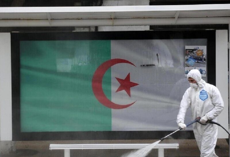 الجزائر تعيد فرض قيود السفر لمكافحة كورونا