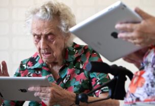دراسة تكشف تأثير استخدام التكنولوجيا على كبار السن