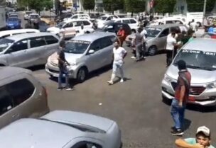 سائقو سيارات الاجرة اغلقوا تقاطع ايليا