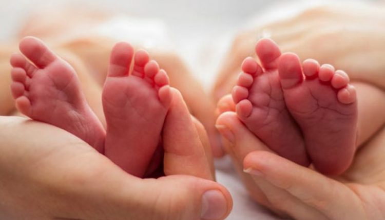 سيدة حامل بتوأمين في رحمين منفصلين