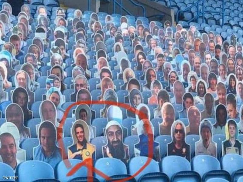 صورة بن لادن بين المشجعين