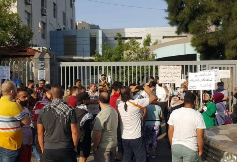 محتجون اقفلوا سنترال الميناء ومكاتب كهرباء قاديشا
