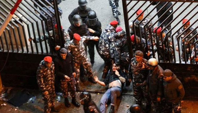 546 متظاهراً تعرضوا للعنف سواءً في ساحات التظاهر أو في أماكن احتجازهم