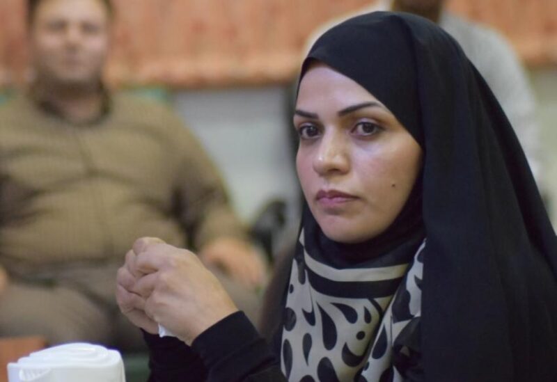 موظفة إيرانية انتقدت أداء رئيس البلدية فتم نقلها