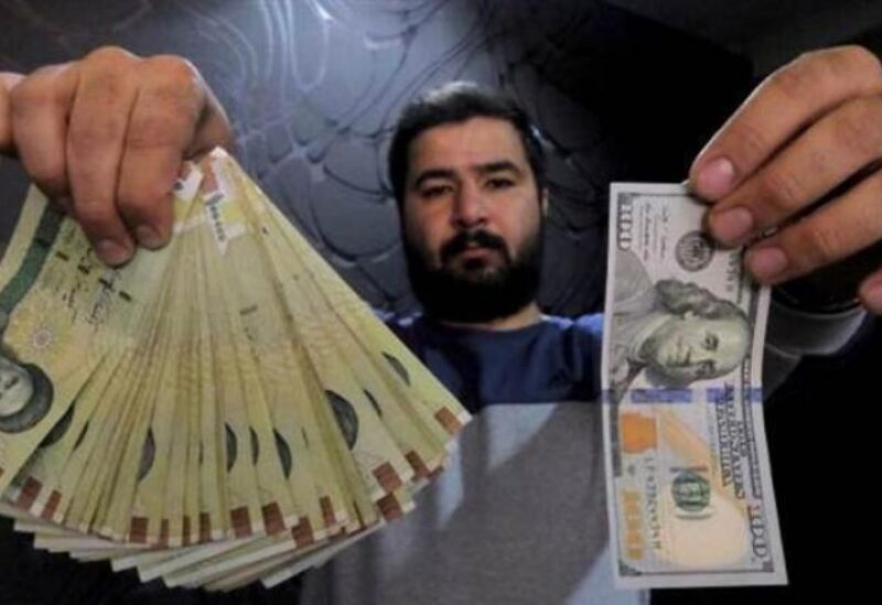هبوط قياسي للريال الإيراني