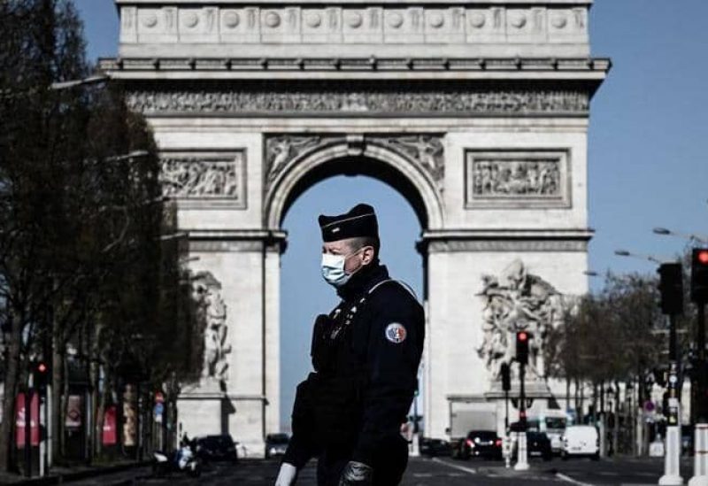 فرنسا تفرض الإغلاق العام لكبح كورونا