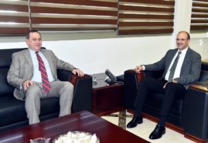 وزيرا الصحة والصناعة