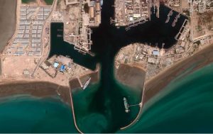 إيران تنقل حاملة طائرات وهمية لمضيق هرمز-صحيفة تليغراف
